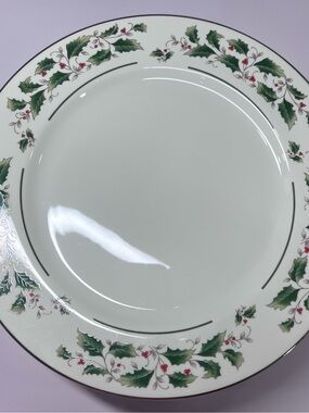 Fine China Holiday Dinner Plates Set of 8